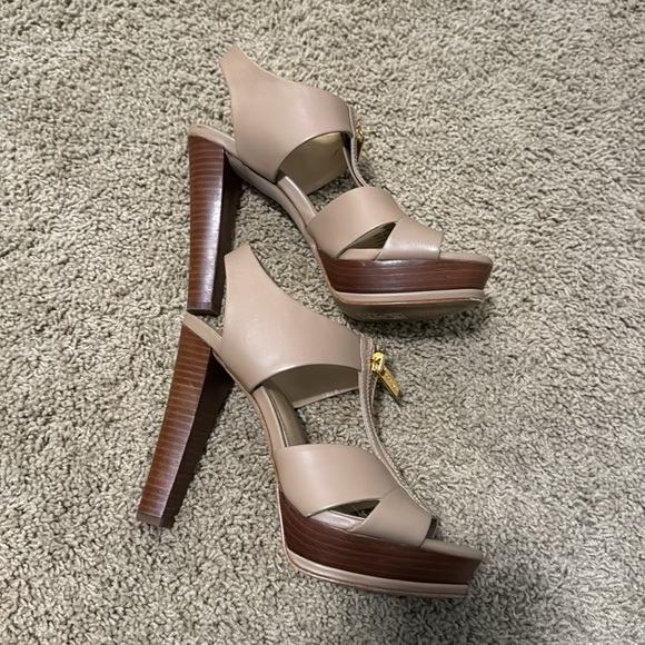 Michael Kors women’s platform heels - Picture 4 of 5